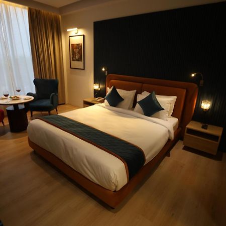The Park Gate Hotel Mohali Exterior photo