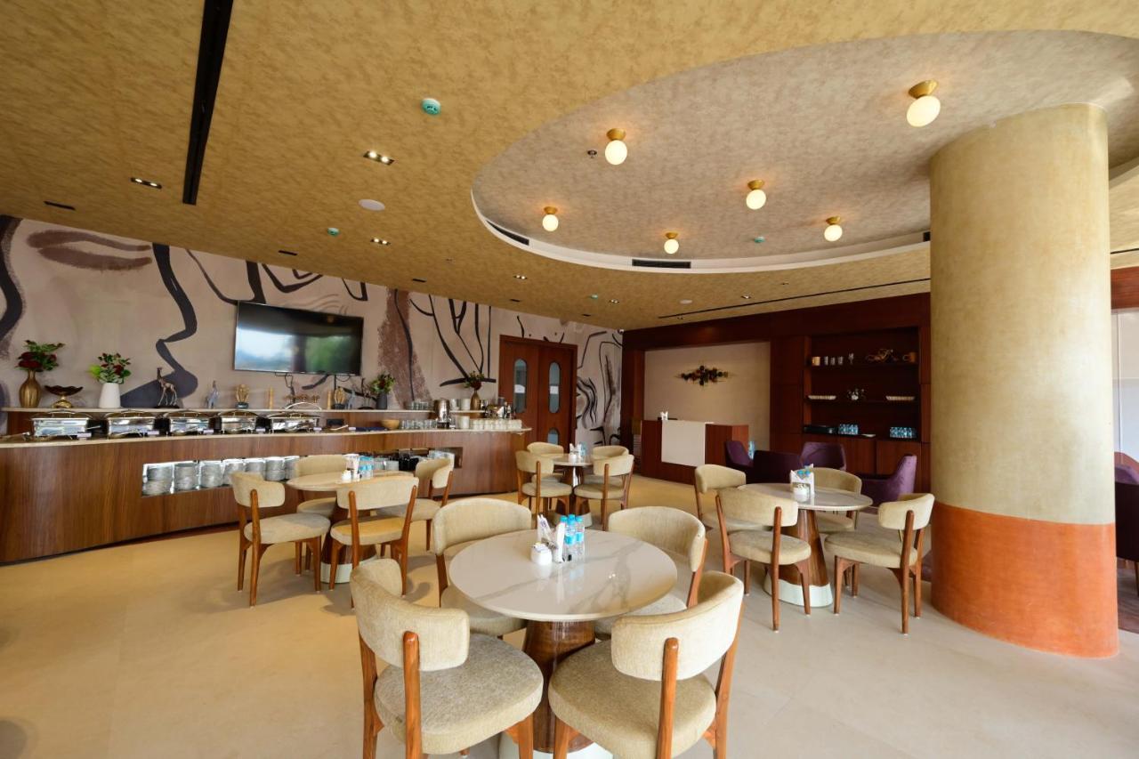 The Park Gate Hotel Mohali Exterior photo