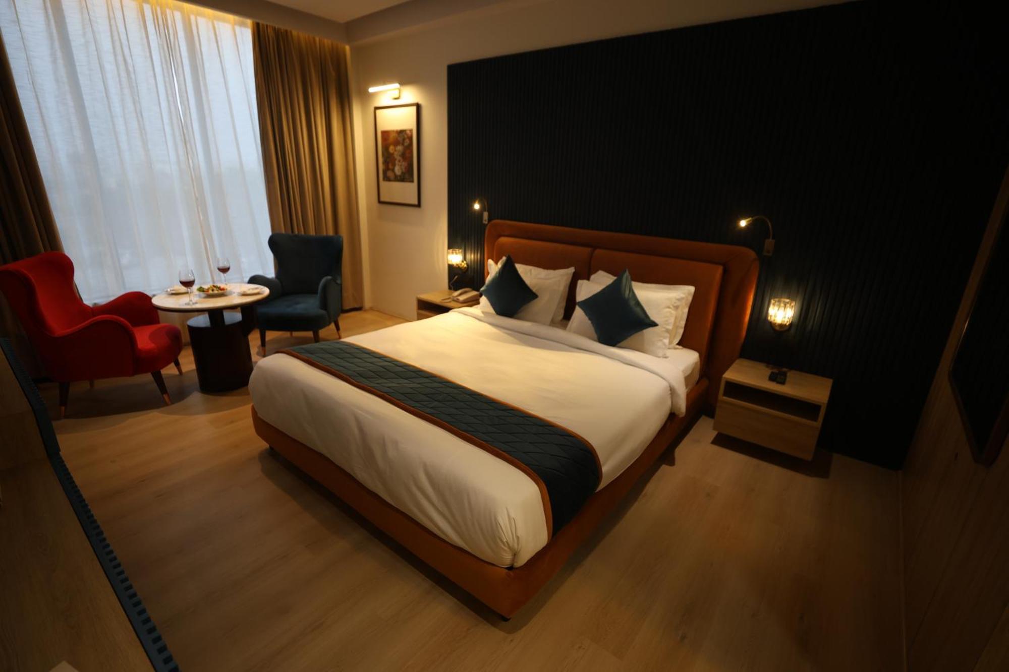 The Park Gate Hotel Mohali Exterior photo