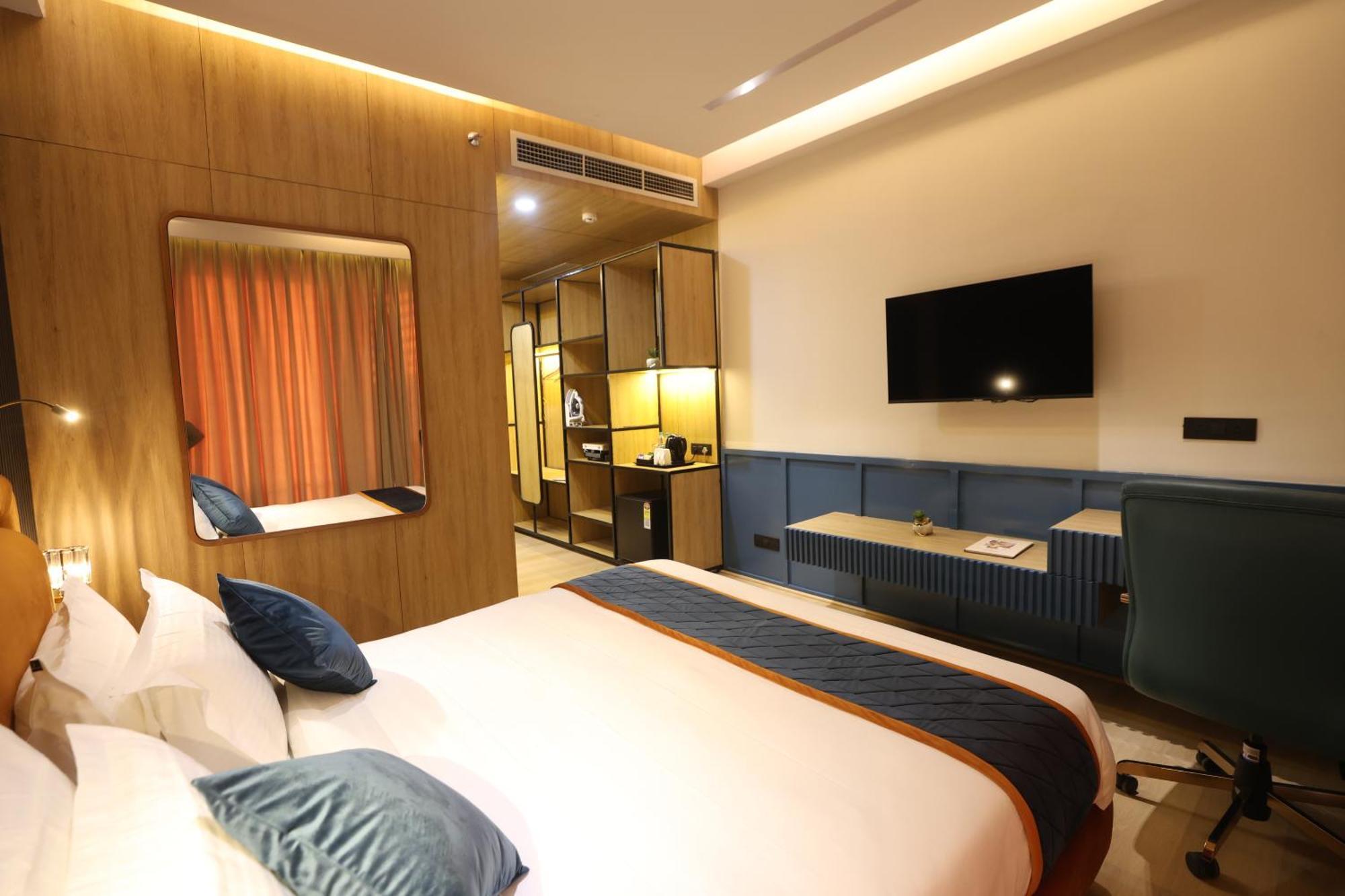 The Park Gate Hotel Mohali Exterior photo
